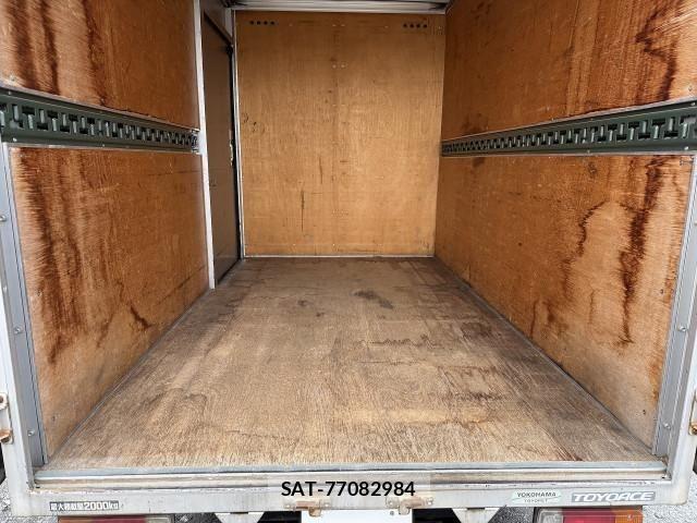 Toyota TOYOACE 2010-03 5881125-6
