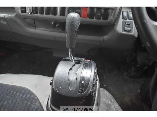 Toyota TOYOACE 2017-08 6220540-2