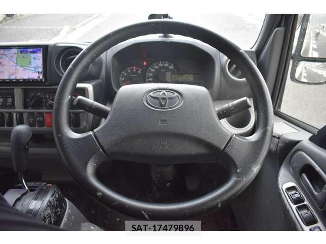 Toyota TOYOACE 2017-08 6220540-5