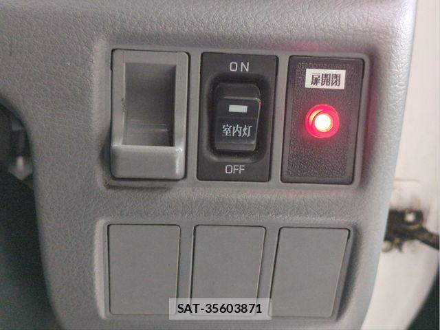 Toyota TOYOACE 2016-09 6615279-13