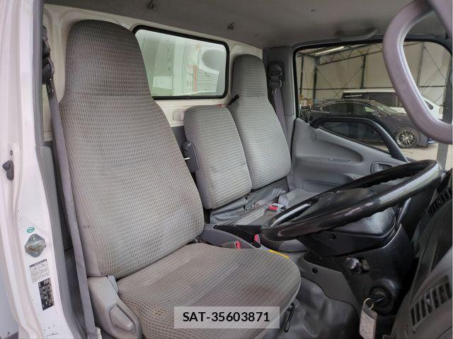 Toyota TOYOACE 2016-09 6615279-26