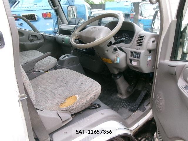 Toyota TOYOACE 2007-03 6717567-13