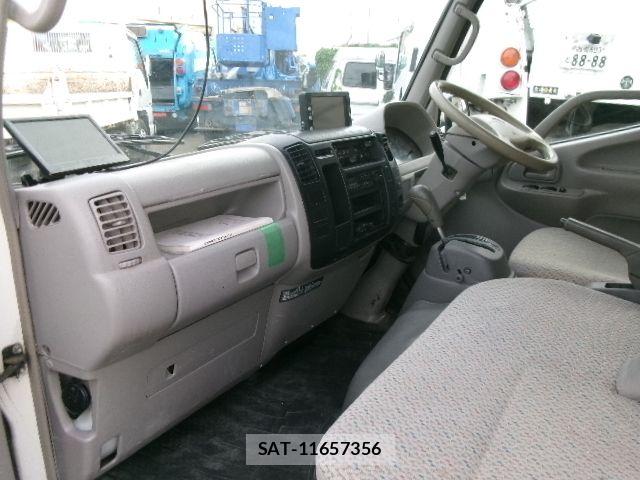 Toyota TOYOACE 2007-03 6717567-19