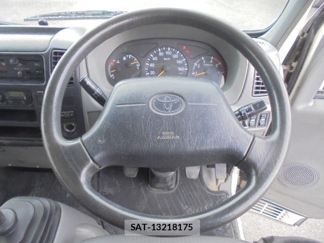 Toyota TOYOACE 2016-03 6998829-1