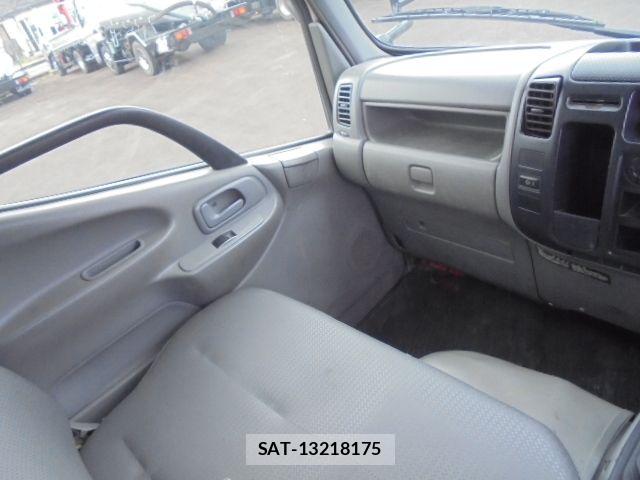 Toyota TOYOACE 2016-03 6998829-19