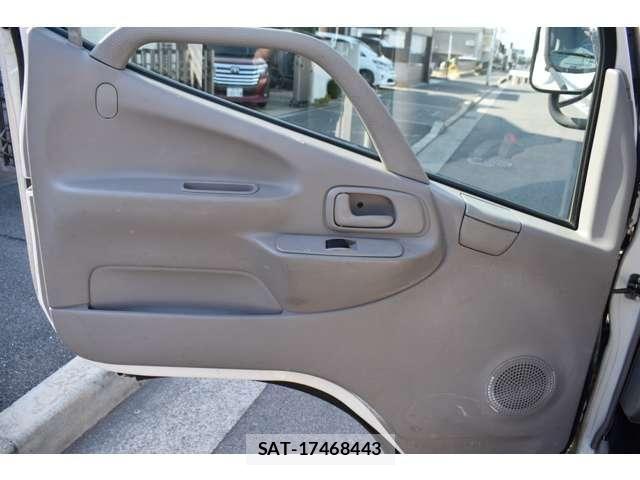 Toyota TOYOACE 2013-02 6998831-9