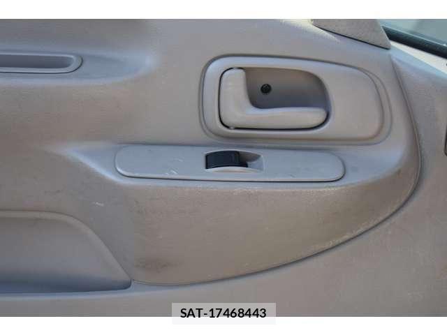 Toyota TOYOACE 2013-02 6998831-10
