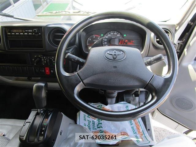 Toyota TOYOACE 2013-03 7021773-9
