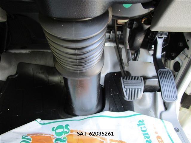 Toyota TOYOACE 2013-03 7021773-12