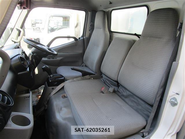 Toyota TOYOACE 2013-03 7021773-14