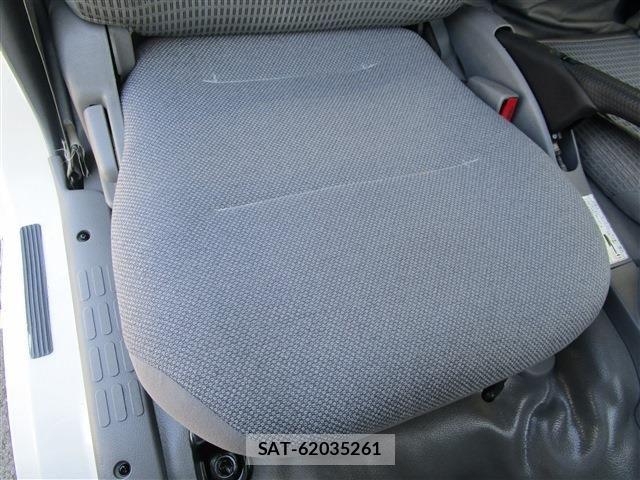 Toyota TOYOACE 2013-03 7021773-15