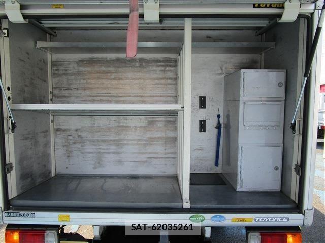 Toyota TOYOACE 2013-03 7021773-26