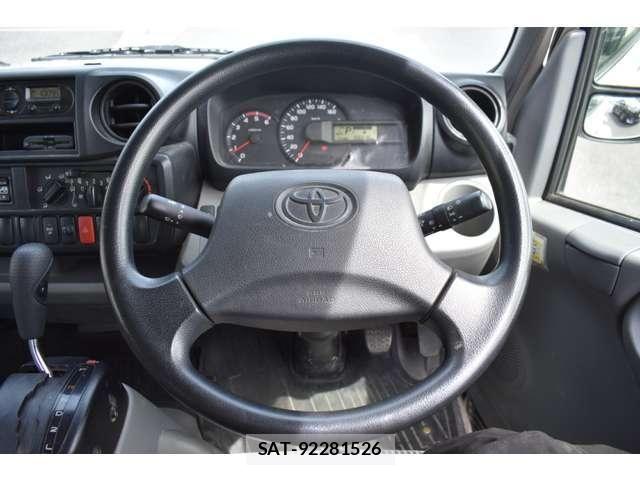 Toyota TOYOACE 2017-10 7061087-1