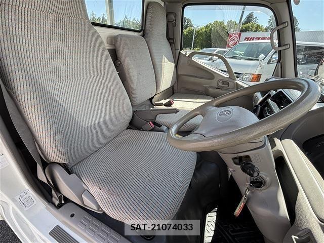 Toyota TOYOACE 2004-01 7226187-9