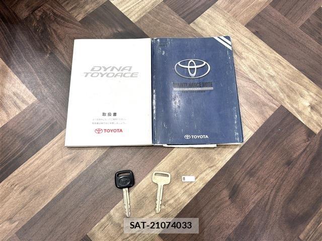 Toyota TOYOACE 2004-01 7226187-19