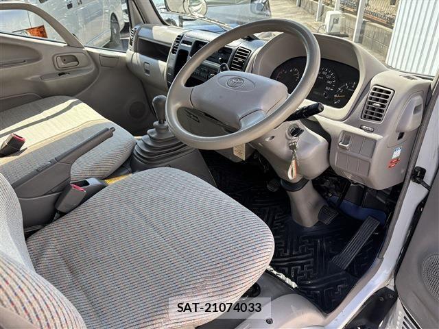 Toyota TOYOACE 2004-01 7226187-4