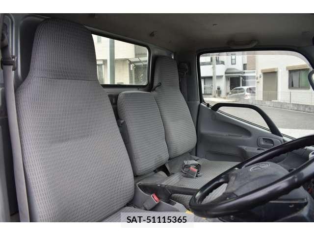 Toyota TOYOACE 2017-11 7330690-16