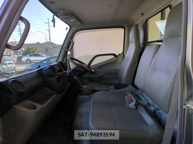 Toyota TOYOACE 2019-03 7330692-3