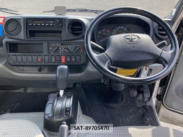 Toyota TOYOACE 2013-02 7360189-4