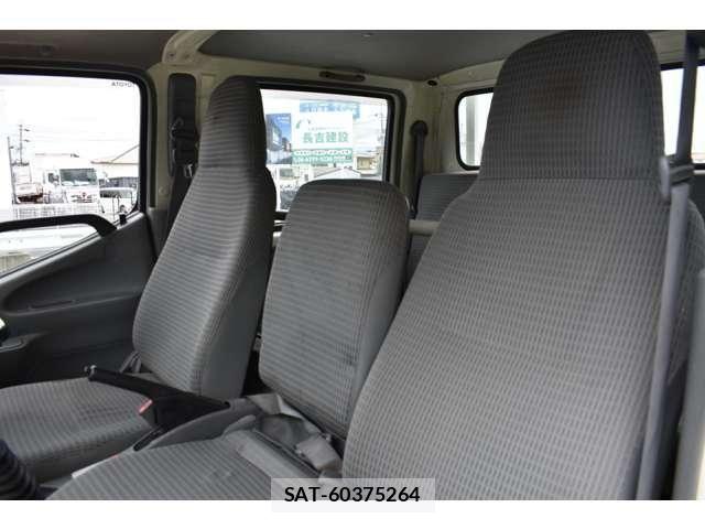 Toyota TOYOACE 2019-04 7360185-11