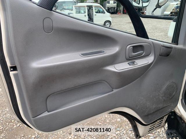 Toyota TOYOACE 2012-02 7360192-11