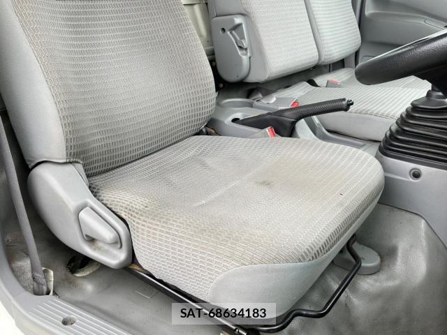 Toyota TOYOACE 2015-03 7360186-16