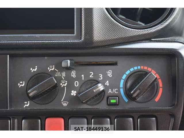 Toyota TOYOACE 2018-04 7458442-12