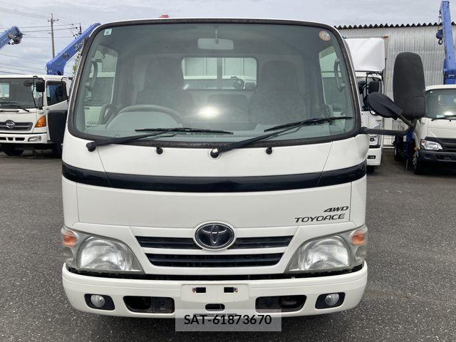 Toyota TOYOACE 2012-08 7729908-20