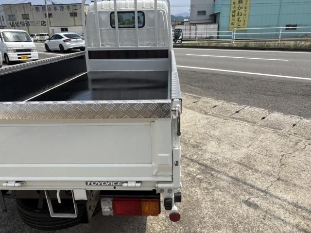 Toyota TOYOACE 2014-12 7737897-29