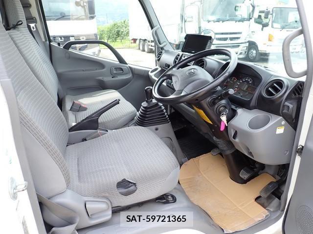 Toyota TOYOACE 2015-03 7903528-13