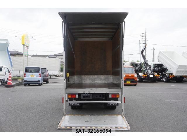 Toyota TOYOACE 2013-02 7964149-17