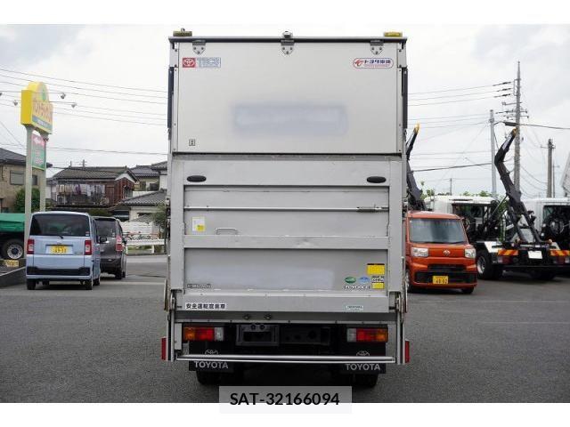 Toyota TOYOACE 2013-02 7964149-3