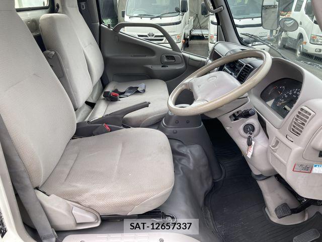 Toyota TOYOACE 2013-05 8075946-4