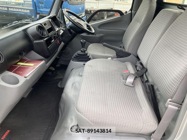 Toyota TOYOACE 2020-10 8075944-4