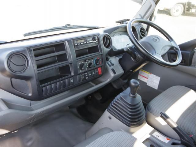 Toyota TOYOACE 2013-02 8186450-24