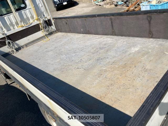 Toyota TOYOACE 2016-07 8210696-12