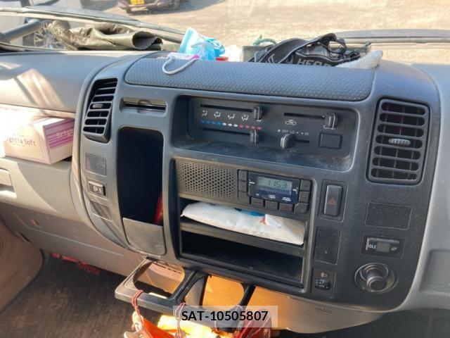 Toyota TOYOACE 2016-07 8210696-17