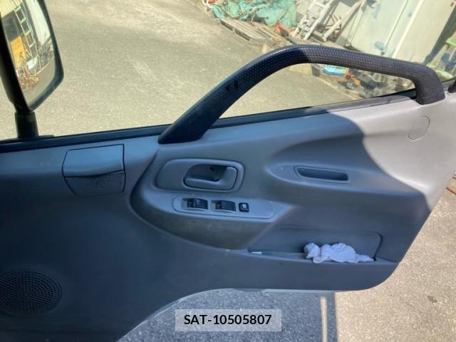 Toyota TOYOACE 2016-07 8210696-19