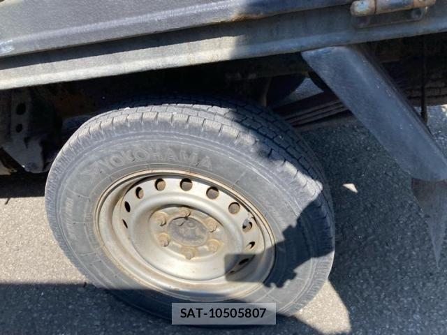 Toyota TOYOACE 2016-07 8210696-7
