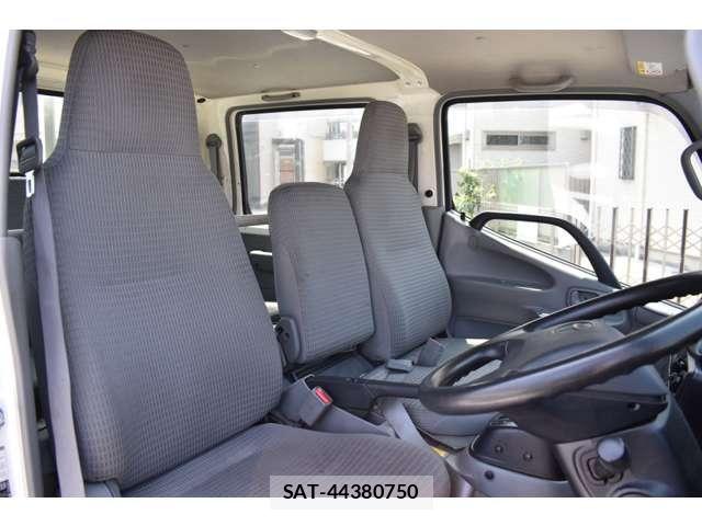 Toyota TOYOACE 2019-06 8210694-11
