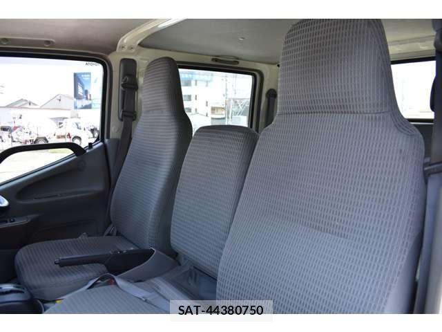 Toyota TOYOACE 2019-06 8210694-12