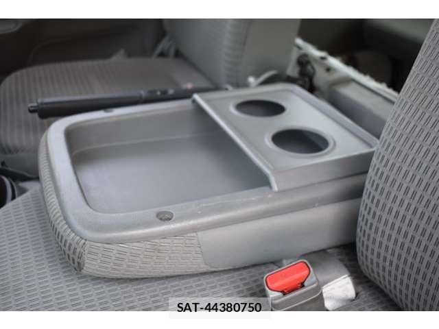 Toyota TOYOACE 2019-06 8210694-13