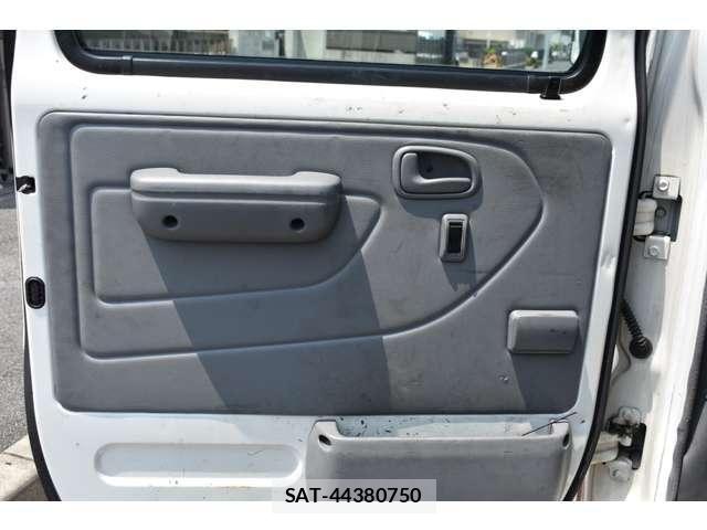 Toyota TOYOACE 2019-06 8210694-14