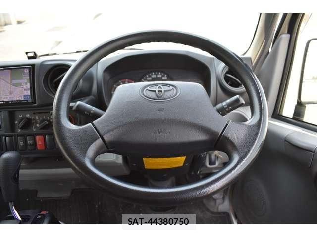 Toyota TOYOACE 2019-06 8210694-1