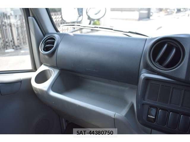 Toyota TOYOACE 2019-06 8210694-25