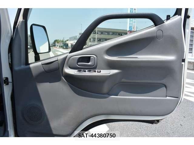 Toyota TOYOACE 2019-06 8210694-26