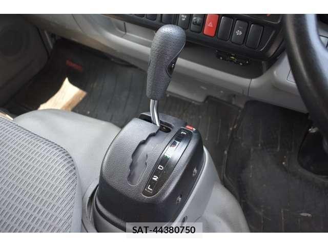 Toyota TOYOACE 2019-06 8210694-2