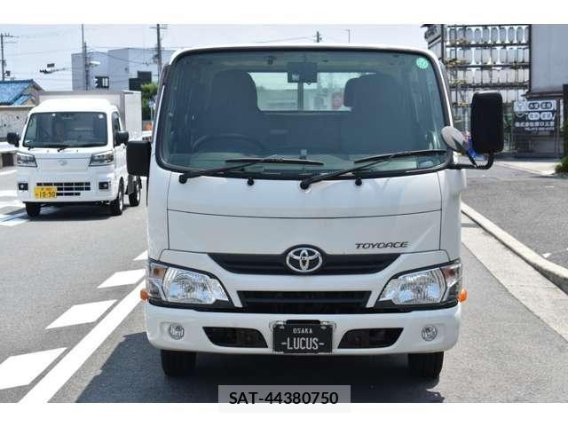 Toyota TOYOACE 2019-06 8210694-5