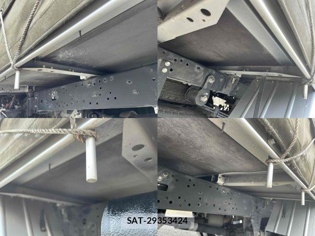 Toyota TOYOACE 2015-05 8210697-13