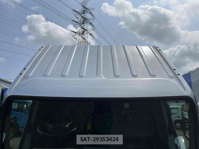 Toyota TOYOACE 2015-05 8210697-14